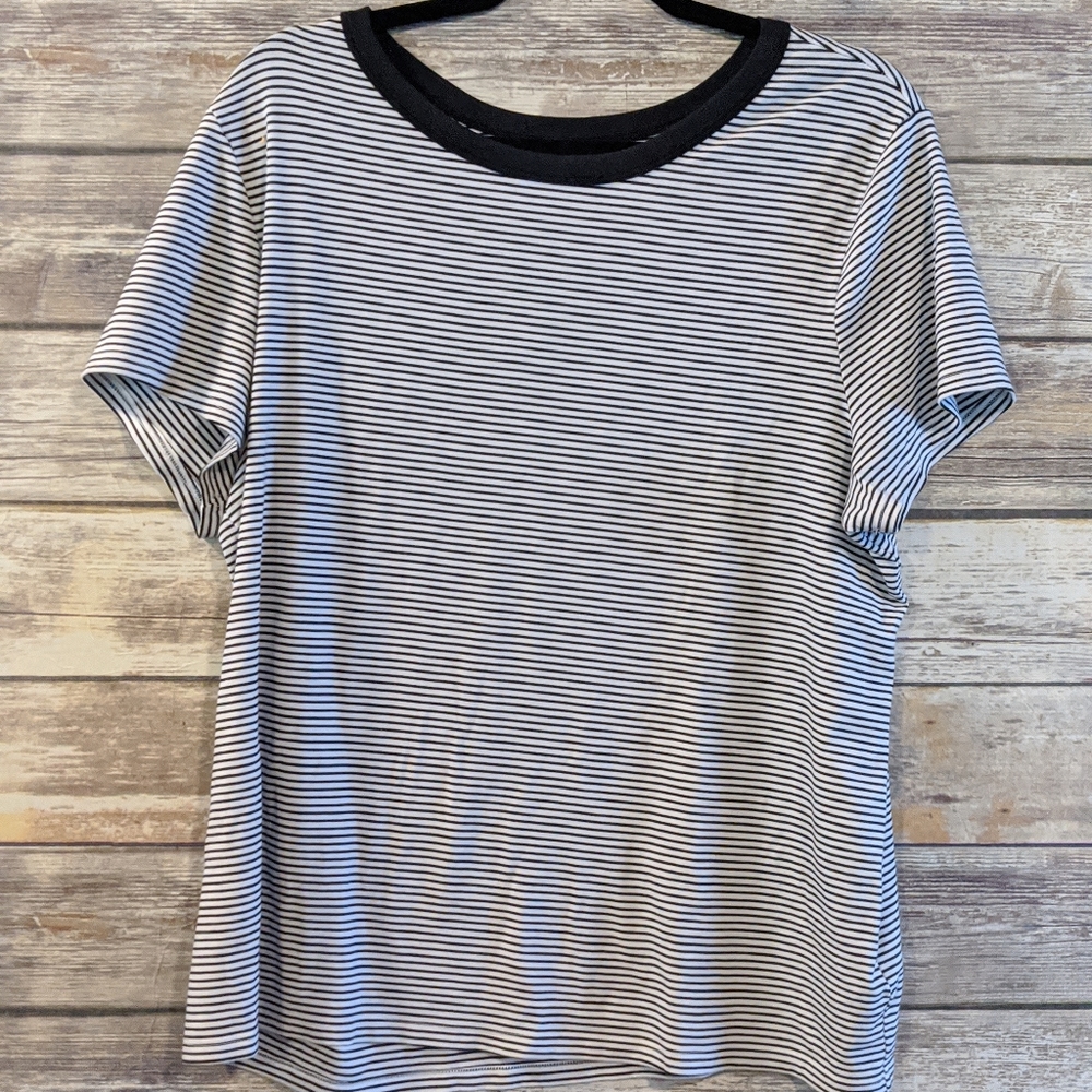 Old Navy tee